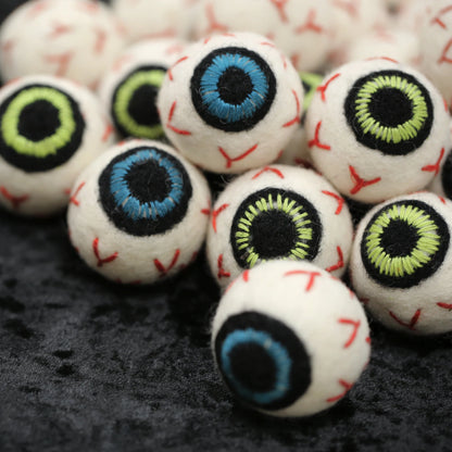 Felt Eyeballs // Halloween Eyeballs // Halloween Felt Shapes // Halloween Felt Eyeballs