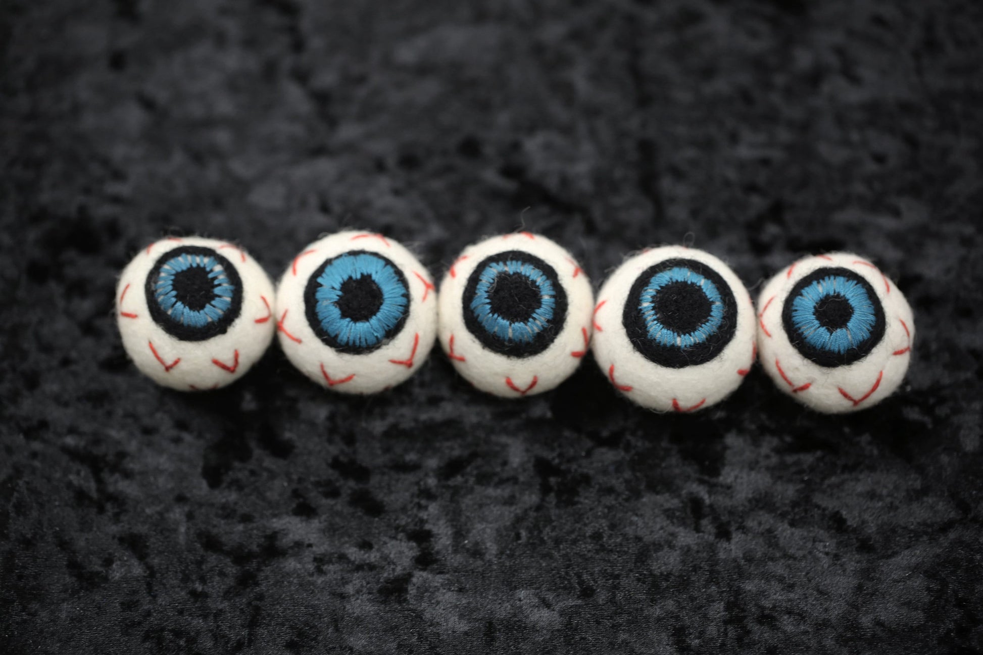 Felt Eyeballs // Halloween Eyeballs // Halloween Felt Shapes // Halloween Felt Eyeballs