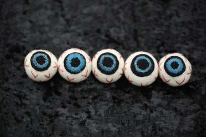 Felt Eyeballs // Halloween Eyeballs // Halloween Felt Shapes // Halloween Felt Eyeballs