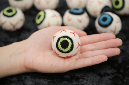 Felt Eyeballs // Halloween Eyeballs // Halloween Felt Shapes // Halloween Felt Eyeballs