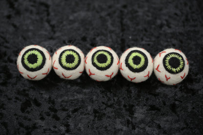 Felt Eyeballs // Halloween Eyeballs // Halloween Felt Shapes // Halloween Felt Eyeballs