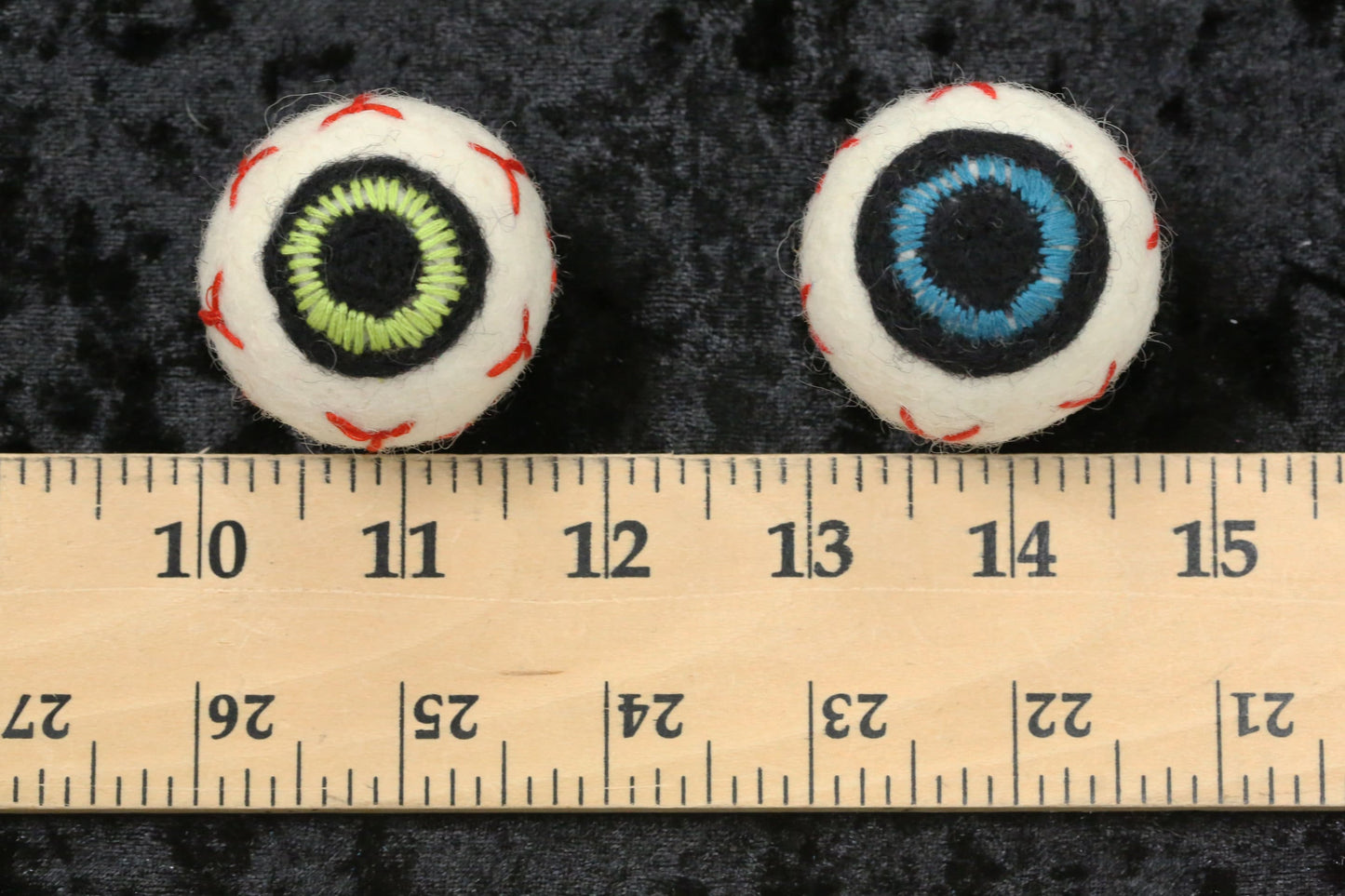 Felt Eyeballs // Halloween Eyeballs // Halloween Felt Shapes // Halloween Felt Eyeballs